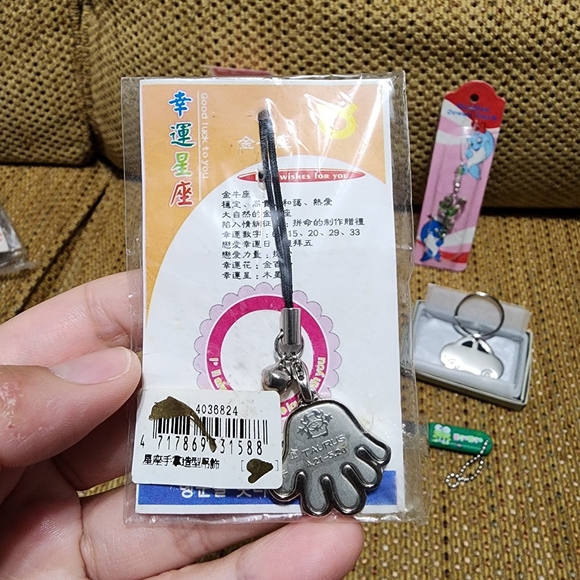 [NEW] Lot of 7 Cute Keychains / Keychain bundle / gift for kids / Back to school - Picture 4 of 8